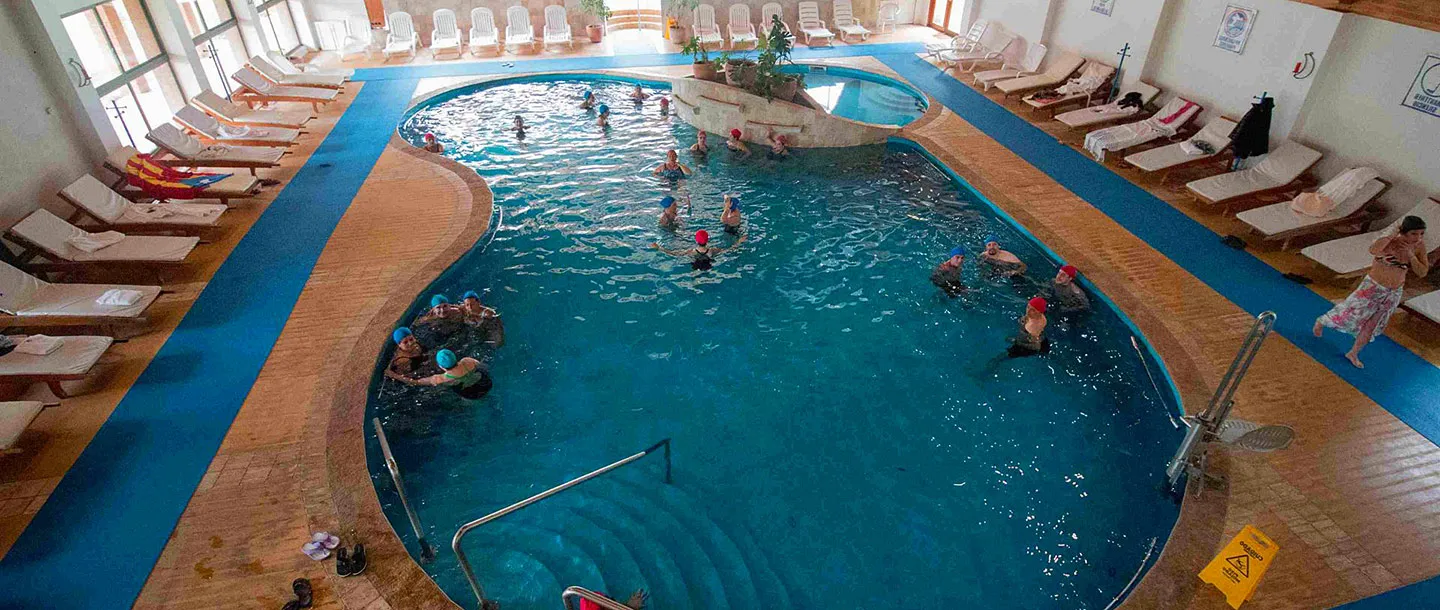 Piscina de aguas termales en Termas de Catillo